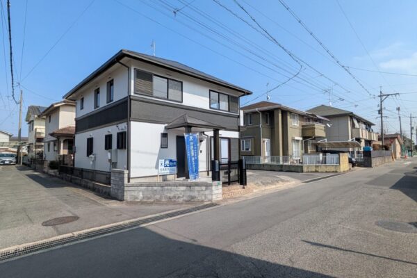 川口町　軽量鉄骨造ストレート葺2階建て　中古住宅