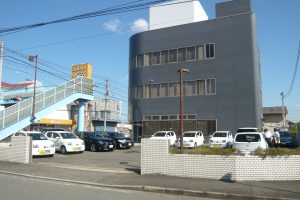 府中市 ３階建 貸物件