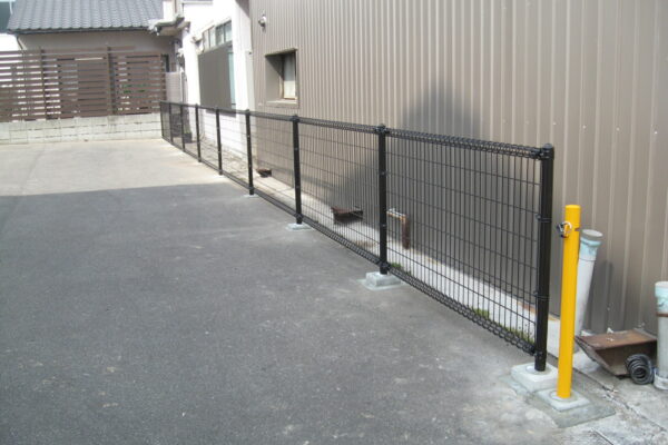 駐車場フェンス工事１