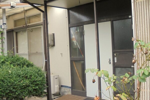 玄関ポーチ軒天・屋根リフォーム