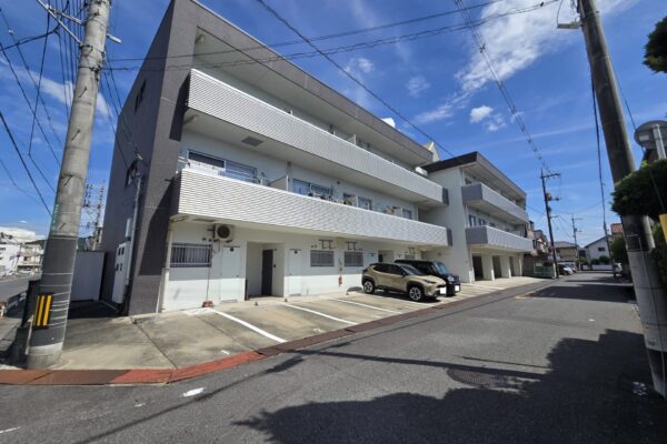 福山市松永町3丁目　3LDK　鉄筋コンクリート造3階建て/1.2階部分　ランテルナA103号室