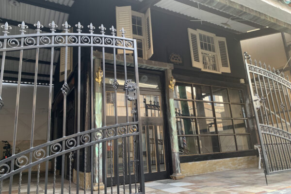 福山市大黒町　木造2階建て1.2階部分　貸店舗　ROOMH